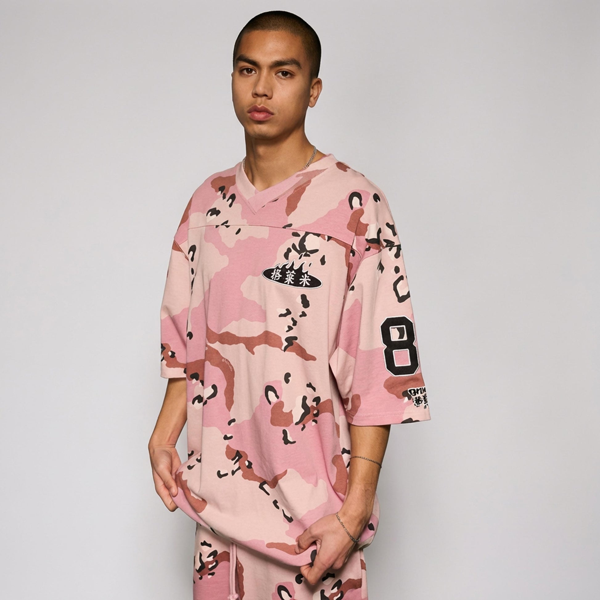 Concreat Jungle All Over Print V Neck Oversized Pink Camo T-Shirt Grimey Concreat Jungle All Over Print V Neck Oversized Pink Camo T-Shirt Grimey