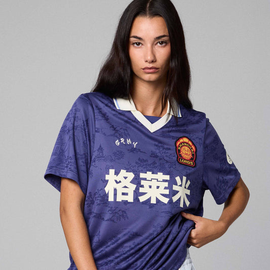 Camiseta de fútbol Sampans azul de la marca Grimey, con diseño deportivo y logotipo en el pecho, vista frontal en la imagen.