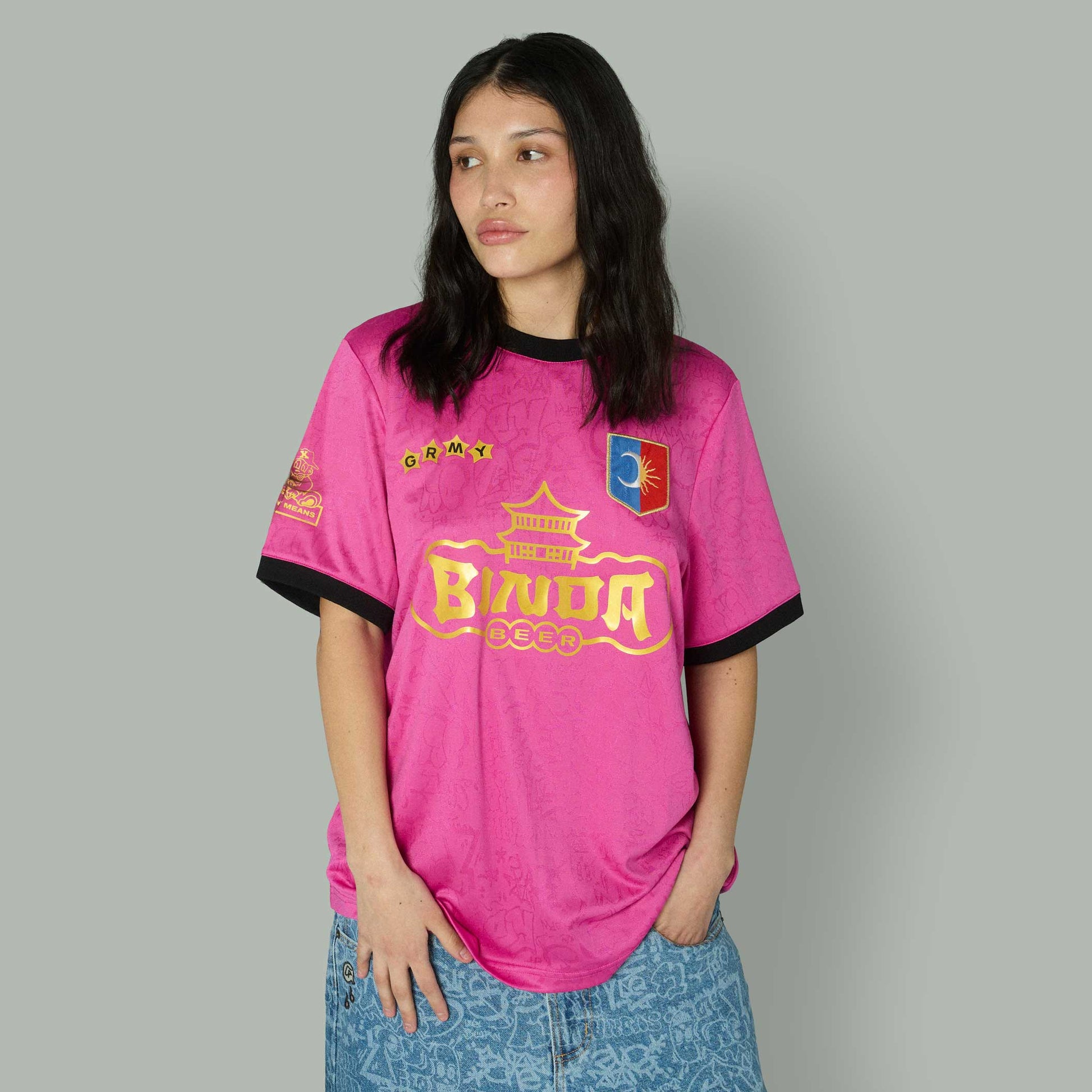 Camiseta de fútbol Stardust Fucsia de la marca Grimey, con diseño deportivo y detalles en color vibrante.