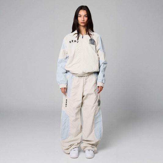 Pantalón de chándal Grimey Sampans Off White con cintura elástica y bolsillos, en color blanco con detalles de marca.