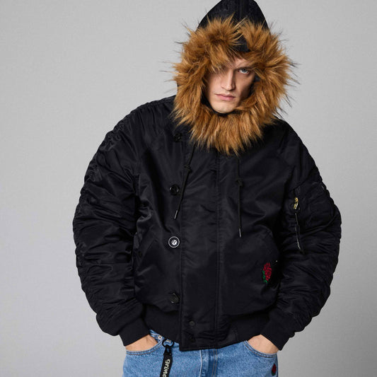 Chaqueta The Planet N-2B Flight de Grimey en color negro, con capucha y cierre frontal, estilo aviador y acabado resistente.