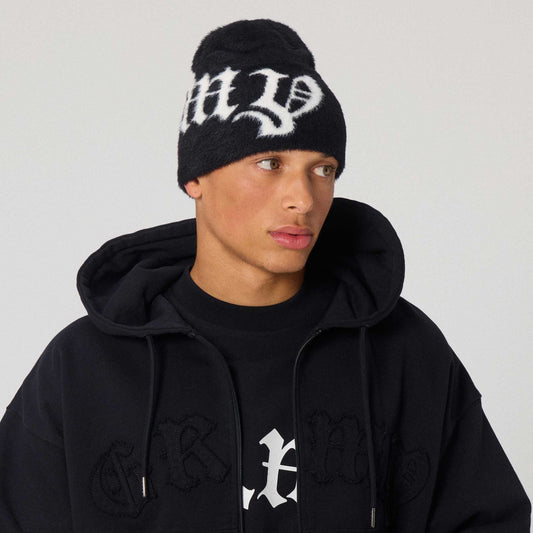 Gorro Rise Above Mohair negro de la marca Grimey, diseñado para un estilo moderno y cómodo.