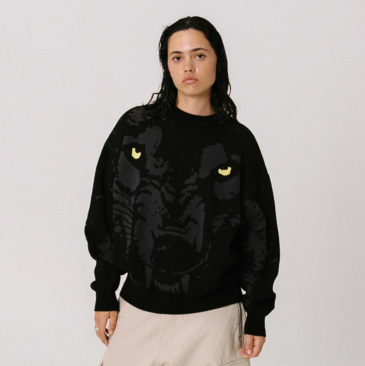 Jersey Wild One negro de la marca Grimey, con diseño moderno y logo en el pecho, sobre fondo oscuro.