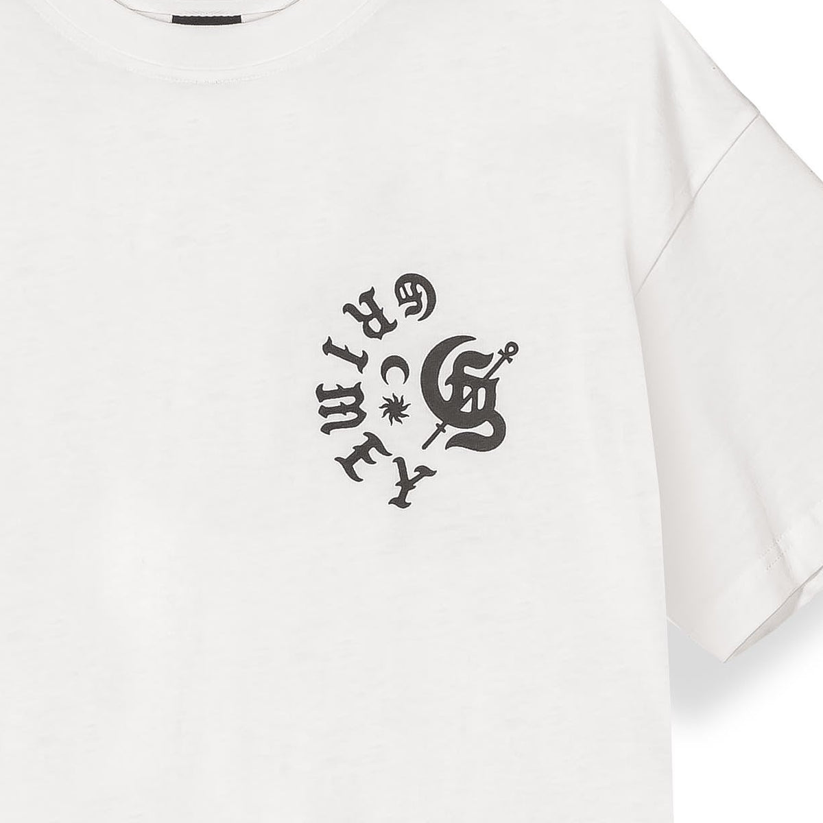 Camiseta Grimey Odd Cutlass Regular en color blanco roto, vista frontal con diseño clásico y ajuste regular.