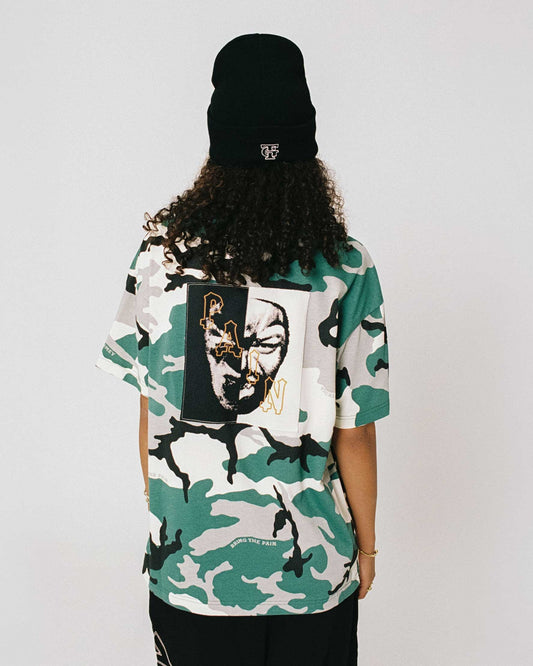 Camiseta Tical X Grimey en verde camo con diseño regular, marca Grimey, vista frontal en color verde militar y estampado camuflaje.