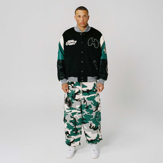 Pantalón Tical X Grimey Camo Baggy verde con estampado camuflaje, estilo oversize, en tela resistente y cómodo.