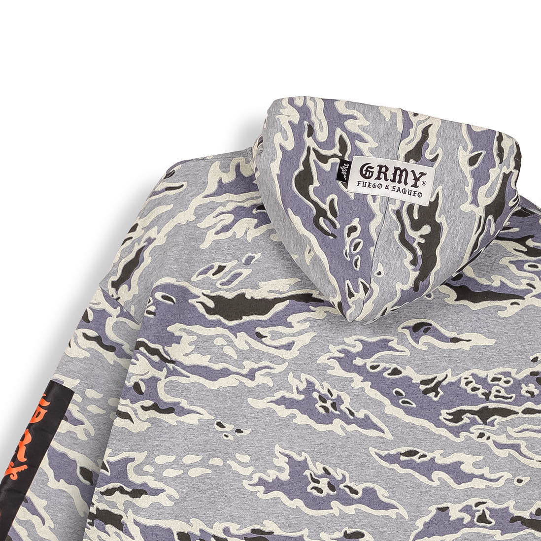 Sudadera Grimey Odd Cutlass Camo en gris con patrón de camuflaje, detalles en el diseño y ajuste regular.