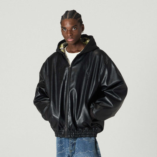 Chaqueta de cuero negro con capucha Odd Cutlass de Grimey, estilo casual y moderno para hombres y mujeres.
