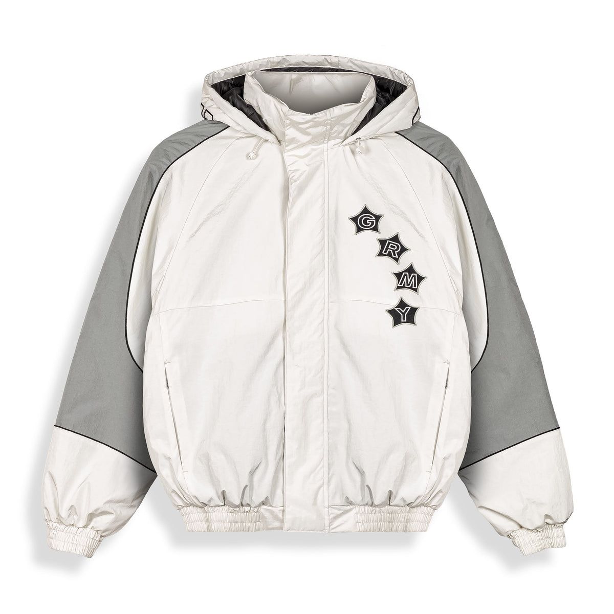 Chaqueta Sho Nuff Pull Over de Grimey en color blanco off, con estilo casual y diseño moderno, vista frontal sobre fondo neutro.
