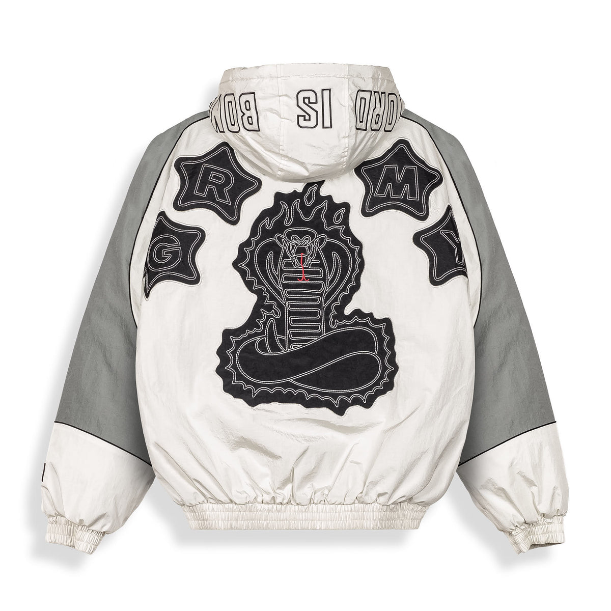 Chaqueta Sho Nuff Pull Over de Grimey en color blanco roto, vista frontal con capucha y cierre en la parte delantera.