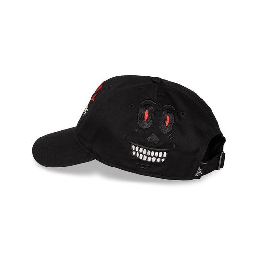 Gorra negra Wild One con visera curva y correa ajustable de la marca Grimey, vista frontal.