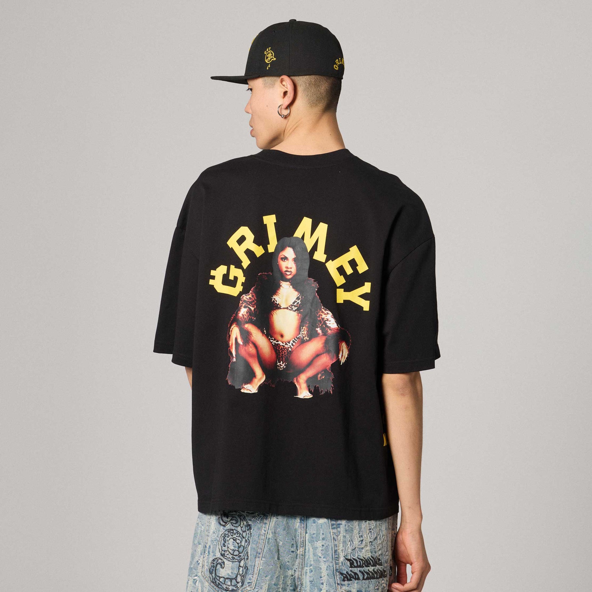 Camiseta negra de corte boxy de la marca Grimey con estampado "Get Money" en el frente, estilo casual y moderno.