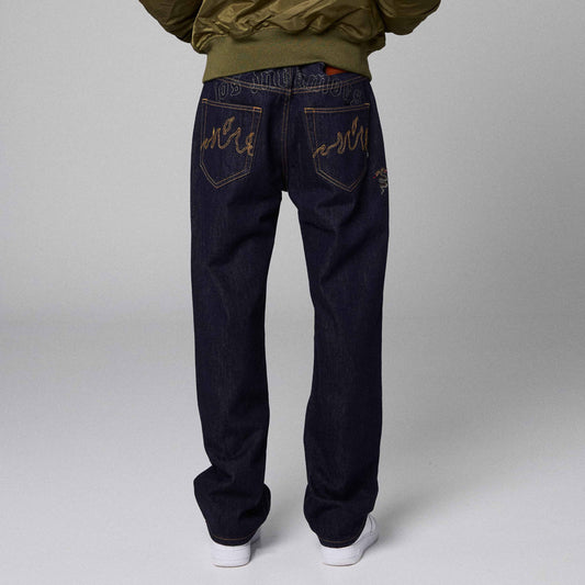 Pantalones vaqueros denim azul crudo The Planet Regular Raw de Grimey, mostrando el diseño y textura del tejido.