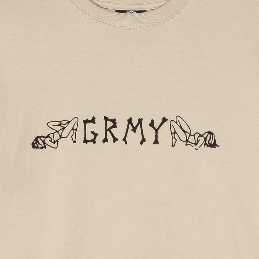 Camiseta Grimey The Infame en color crema, diseño de la colección FW23, mostrando el frente de la camiseta.