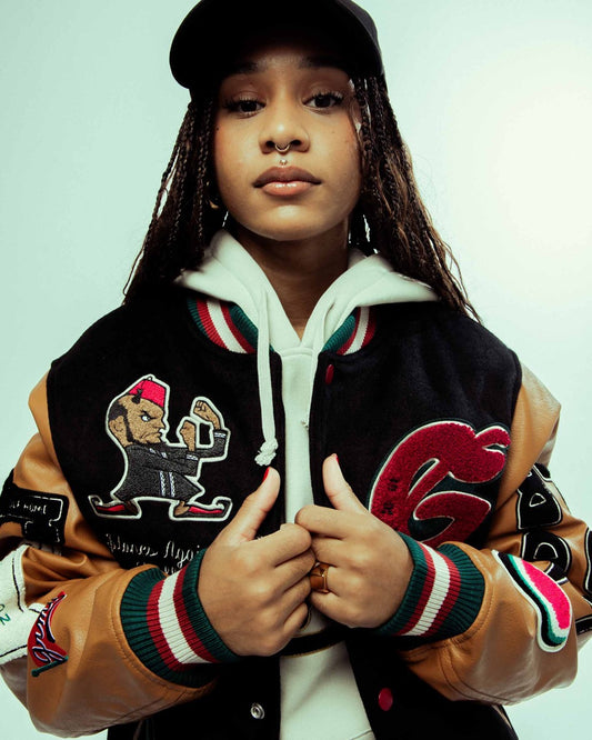 Chaqueta de béisbol Grimey Nablus en color negro, estilo casual con detalles deportivos, para moda urbana y streetwear.