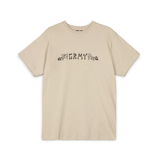 Camiseta Grimey The Infame en color crema, estilo casual, con diseño gráfico en el frente, de la colección FW23.