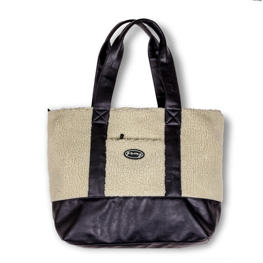 Bolsa Grimey "IAM" Sherpa en color crema, estilo otoño 2022, con textura suave y diseño moderno.