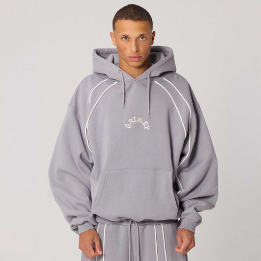 Sudadera gris boxy de Grimey, The Infamous, con diseño casual y cómodo, mostrada en la imagen.