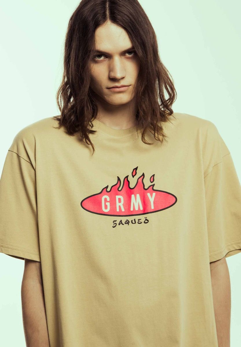 CAMISETA GRIMEY BURN IN FLAMES REGULAR - KHAKI | SS24